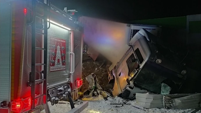 Ciężarówka wpadła do rowu  na A1 pod Piotrkowem