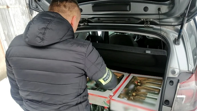 Skonfiskowali blisko 130 litrów bimbru
