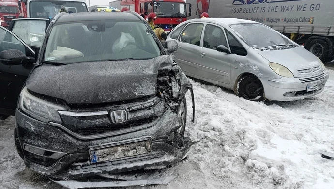 Niebezpiecznie na drogach! Kolizje w Piotrkowie i regionie