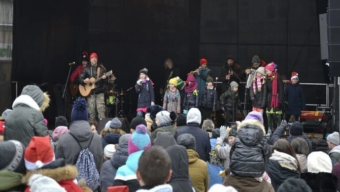 Jarmark Bożonarodzeniowy i kolędowanie z Arką Noego