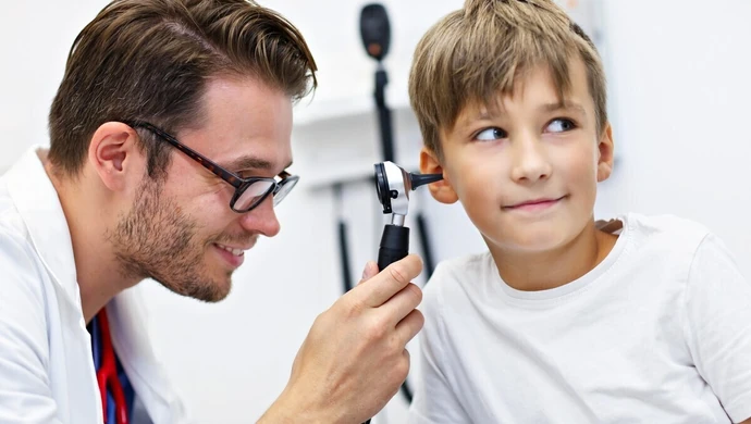 Czego objawem jest czerwone ucho u dziecka?