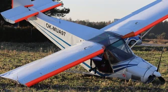 Awaryjne lądowanie awionetki. Są straty