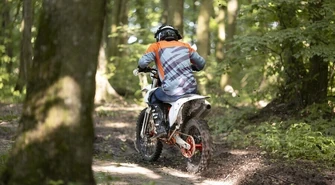 Pijany i bez uprawnień uciekał przed policją