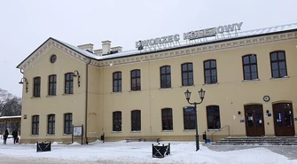 Odjazdy tylko trzy razy w tygodniu. Historia piotrkowskiego dworca