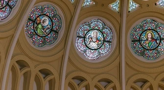 Niezwykli święci, których warto poznać