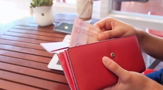 Portfele męskie i damskie - uniwersalny prezent na każdą okazję