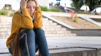 Nastoletnia depresja. Życie w trybie online/offline - nie pozwól dziecku wylogować się z życia