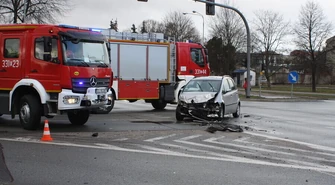 Groźne zderzenie osobówek w al. 3 Maja