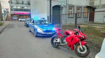 Szalał motocyklem na ulicach Piotrkowa bez prawa jazdy i OC