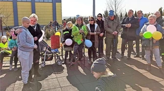 Spacerowali, aby pomóc (ZDJĘCIA)