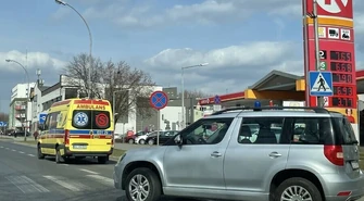 Potrącenie na pasach w Piotrkowie. Młoda kobieta w szpitalu