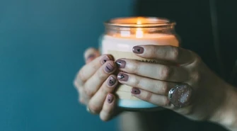 Jak zrobić idealny manicure francuski? Te lakiery hybrydowe do frencha to podstawa