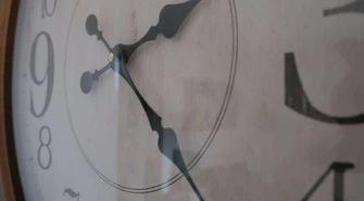 Duże zegary ścienne &#8211; gdzie najlepiej się sprawdzą? Podpowiadamy!