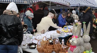 Przedświąteczna niedziela. Tłumy na targowisku w Piotrkowie [ZDJĘCIA]