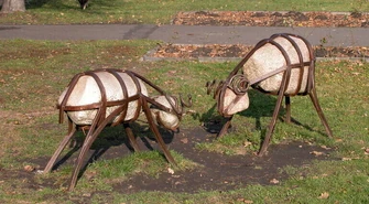 Zwierzęta z kamienia w centrum Piotrkowa