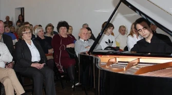 Wybitny pianista zagrał w piotrkowski Muzeum [FILM]