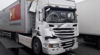 Zderzenie ciężarówek na DK 12