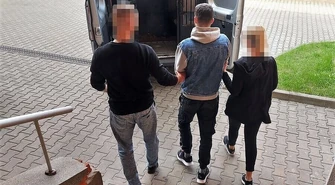 Młodzi ludzie pobili i okradli 27-latka