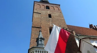 W Piotrkowie powiewają tysiące flag