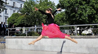 Artystyczny happening w parku