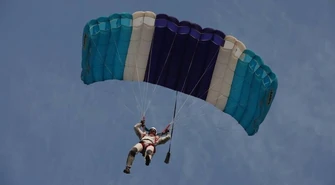 Wypadek spadochroniarza w Piotrkowie