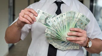 Proponował policjantom prawie 5 tysięcy. Był pijany