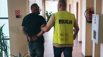 Pijany odpoczywał w centrum po kradzieży auta