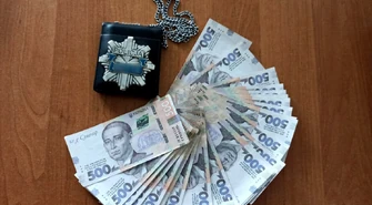 Chciał wymienić "fałszywki" na złotówki
