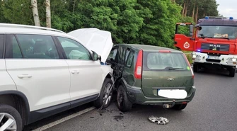 Jedna osoba ranna po zderzeniu osobówek