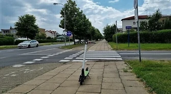 Hulajnogą po chodniku?