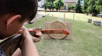 Zmienili się w wakacyjnych rycerzy i archeologów