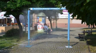 Kurtyny wodne jednak stanęły