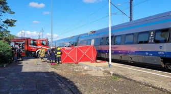 Opel z powiatu piotrkowskiego zderzył się z Pendolino. Jedna osoba nie żyje