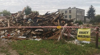 Teren rozbiórki ogrodzony