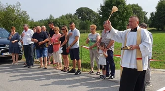 Gieski z nową drogą i... altaną