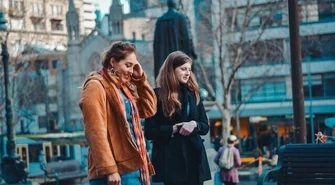 Długie bluzy damskie &#8211; wygoda i styl w jednym!