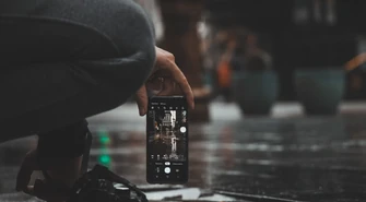 Zamiast pomóc, ukradł