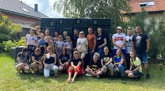 Budowali budy dla bezdomnych kotów