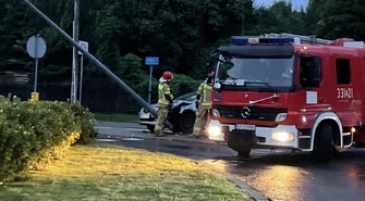 Stracił panowanie, uderzył w latarnię (ZDJĘCIA)