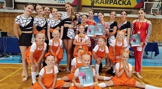 "Jaskółki" nie schodzą z podium