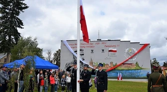 Maszt flagowy powstał w Czarnocinie