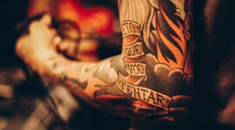 Jak dbać o świeży tatuaż? &#8212; Pielęgnacja tatuażu dla gentlemana!