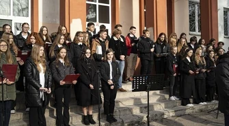 Plenerowe uroczystości w II LO