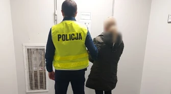 Ukradła towar i skopała ekspedientki