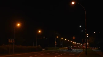 Czy oświetlenie w Piotrkowie włączane jest zbyt późno?