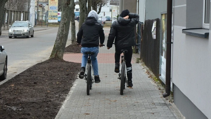 Ekspresowy remont chodnika na Hutniczej