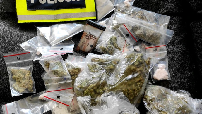 17-latek sprzedał narkotyki 16-latkowi