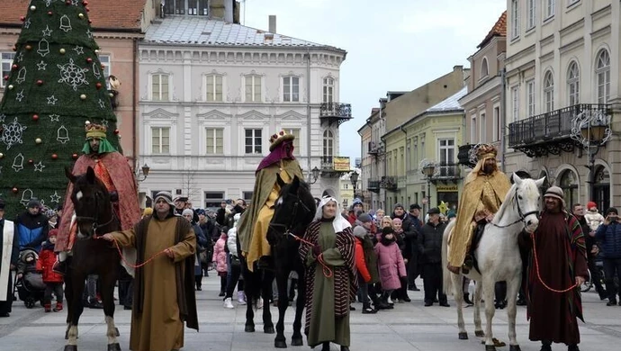 Orszak Trzech Króli w Piotrkowie. Barwne widowisko na Starówce