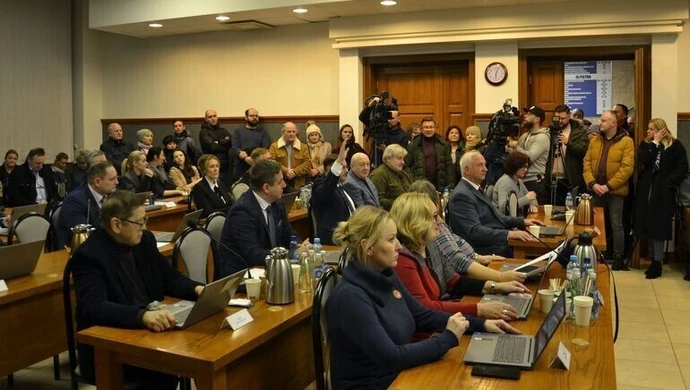 Burzliwa sesja nadzwyczajna w sprawie ciepła