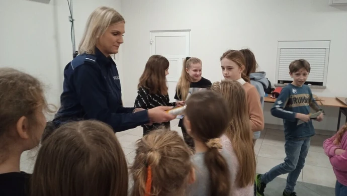 Policjanci "nakręcali" na bezpieczeństwo